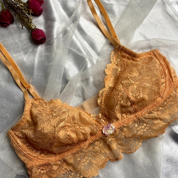 Lace bra - Picture 2 of 3